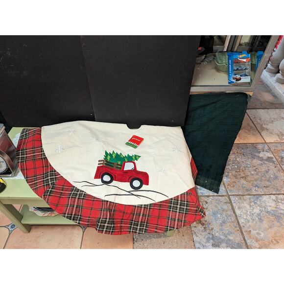 GlitzHome Plaid Round Christmas tree skirt Truck tree 48" Round - Picture 5 of 5